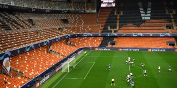 Liga de España retrasa pruebas de COVID-19 para los jugadores