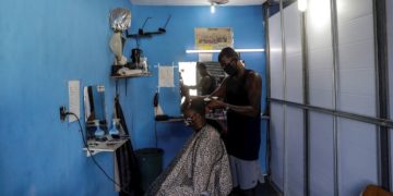 Futbolistas de Brasil cambian de oficios debido a suspensión de ligas