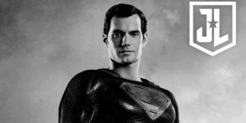 Superman en traje negro