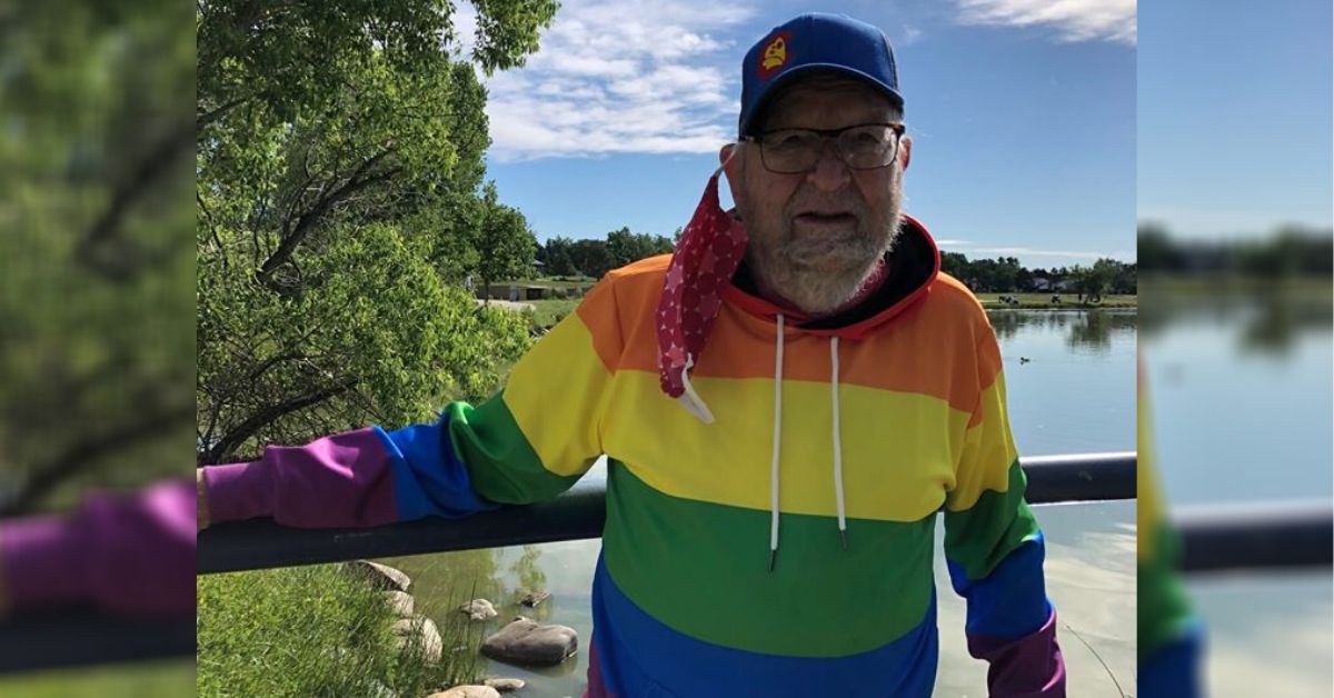 “Soy libre”: abuelo de 90 años confiesa con entusiasmo que es gay