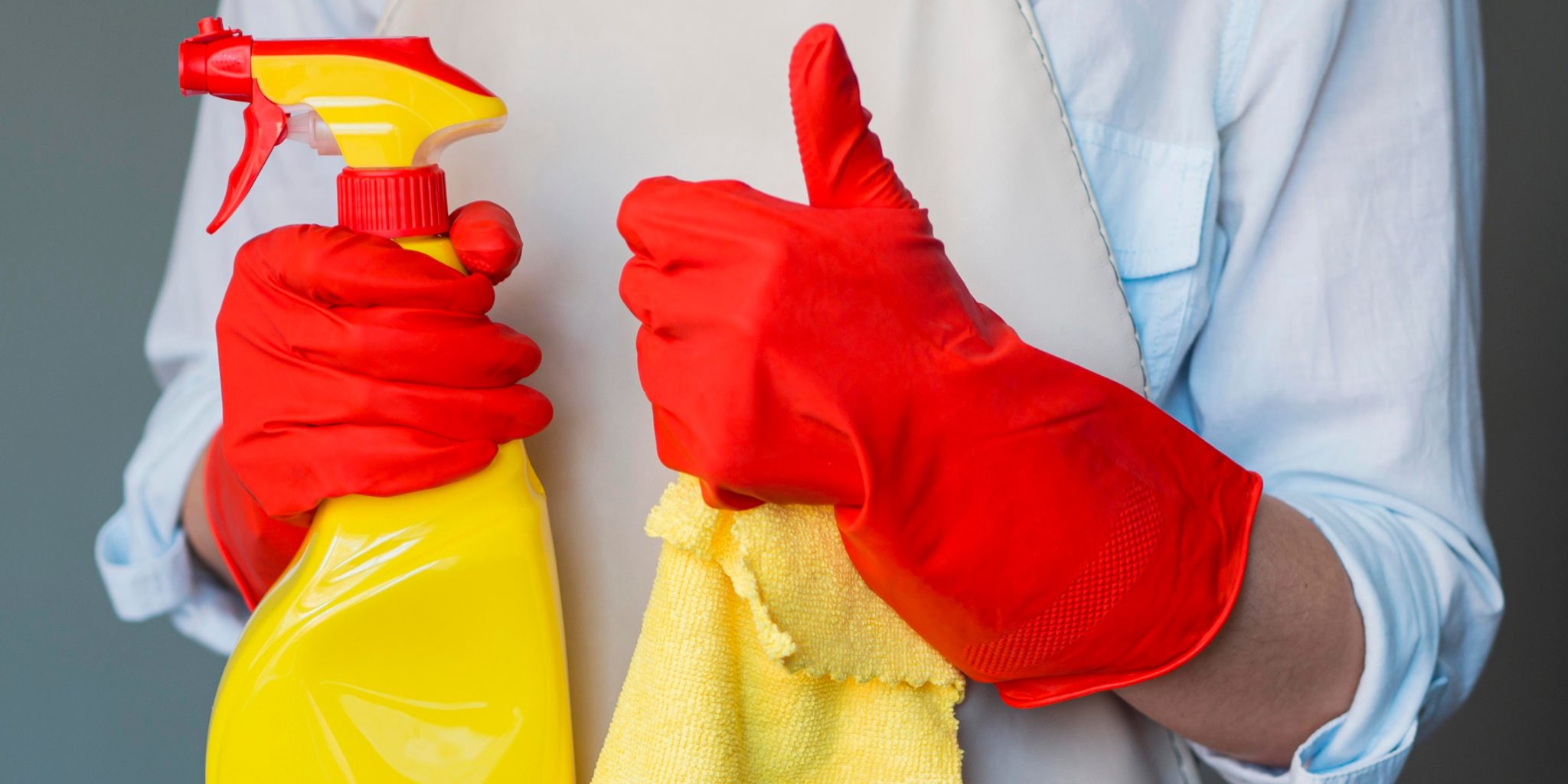 ¿Cómo quitar el moho del techo del baño aplicando trucos naturales?