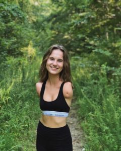 La inspiradora historia de Igna Petry, una joven que nació sin brazos