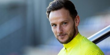 Rakitic al Sevilla: se hace oficial el traspaso del mediocampista croata