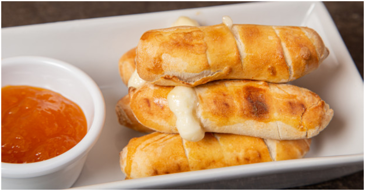 2 maneras fáciles de hacer palitos de mozzarella para comer algo diferente y delicioso