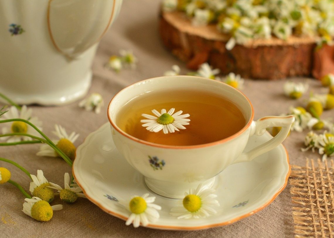 Té de manzanilla para sentirte bien, relajarte y despejar el estrés