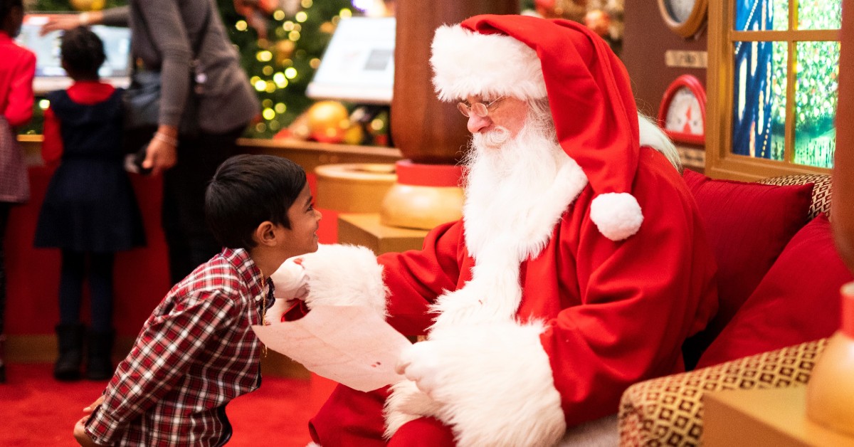 Surge nueva tendencia de criar a los niños sin creer en Santa Claus