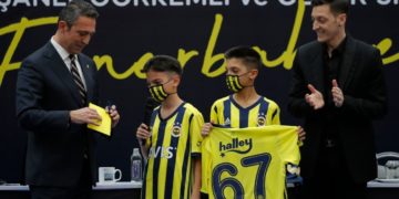 Presentación de Ozil con el Fenerbahçe: la historia de su nuevo número