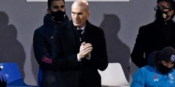 Zidane sigue con síntomas de COVID-19, pero está “mejor cada día”