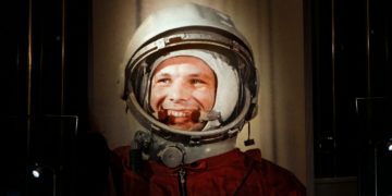 El astronauta soviético Yuri Gagarin fue el primer hombre en ir al espacio