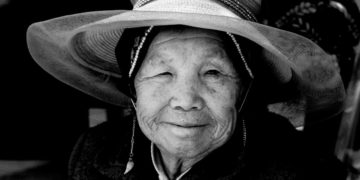 La artista del tatuaje se convertirá en la persona de mayor edad en protagonizar la portada de la revista estadounidense de moda.